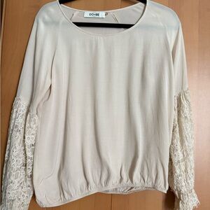 DO+BE Women's Cream Blouse with Lace Sleeves